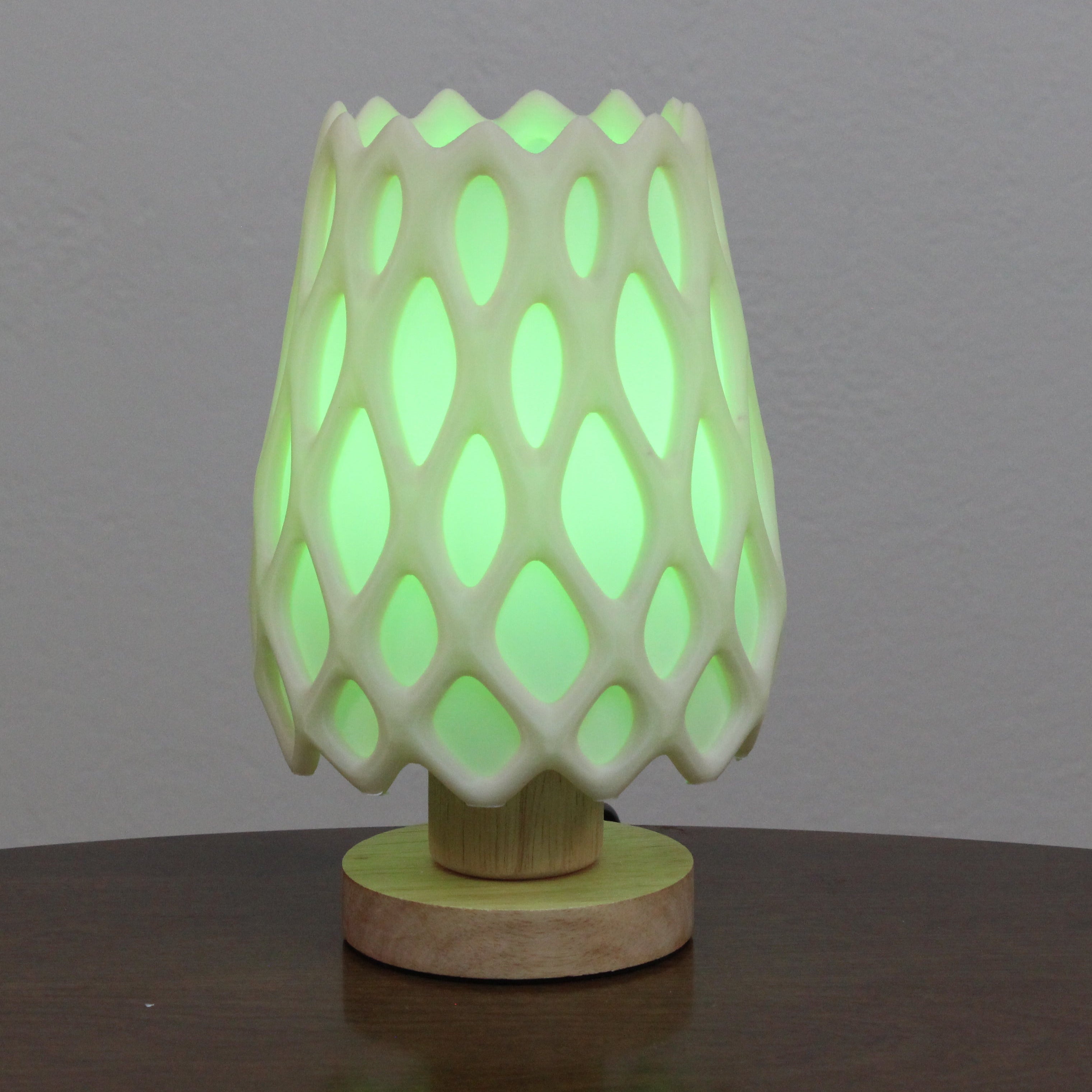 Cholla skeleton lamp green, mesh organic design